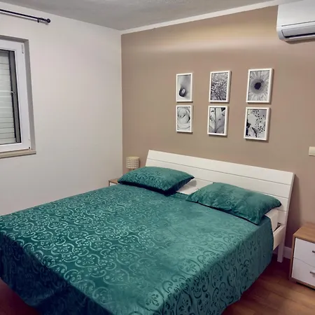 Oasis - Perfect For Two Хвар