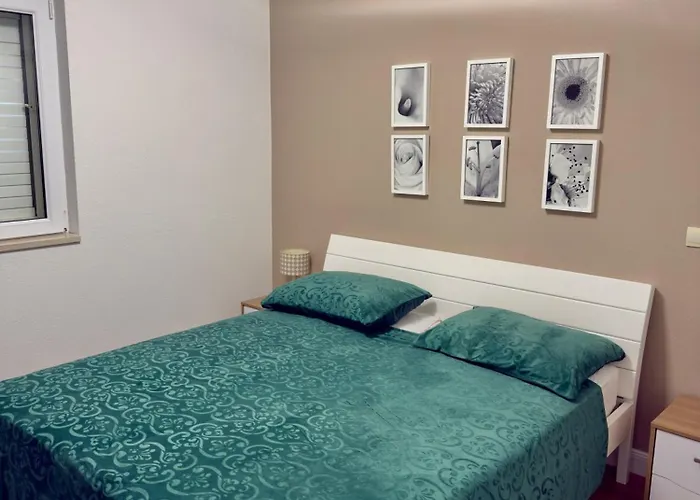 Oasis - Perfect For Two Hvar Town